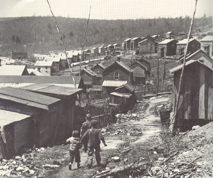 Children walking their way through the town of Evarts [Wikipedia]