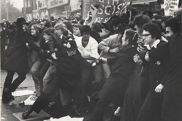 Anti-fascists clash with cops (Pic: Phil McCowen) [socialistworker.co.uk]