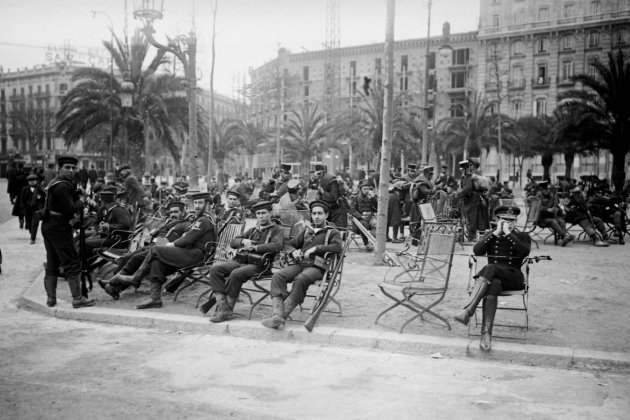 Military forces patrolled the city during the general strike (23/3/1919), Josep Brangulí Soler, National Archive of Catalonia. [elnacional.cat]