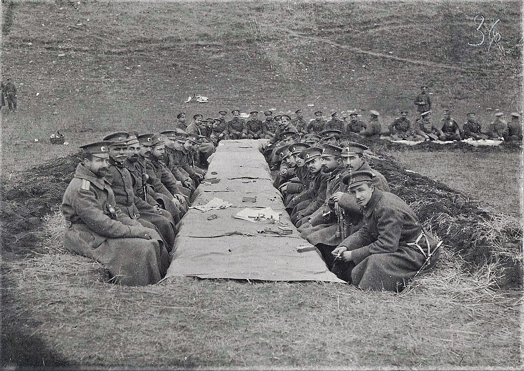1st Sofia Infantry Regiment in the Serbian campaign, World War I, 1915. Bulgarian State Agency Archives / Wikimedia