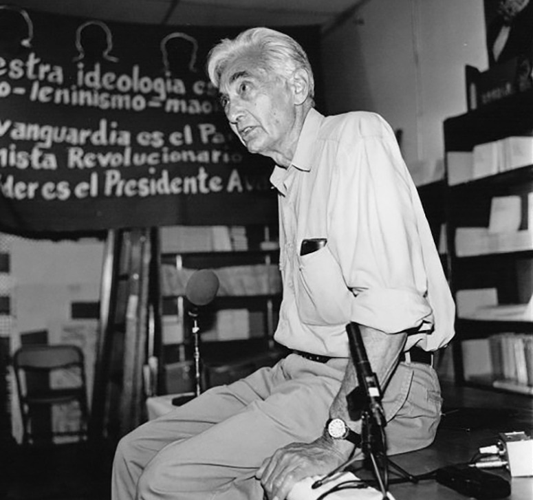 Zinn at the Pathfinder Book Store, Los Angeles, August 2000 [Wikipedia]