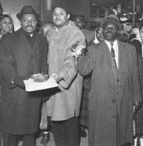 Jesse Gray (left) and others displaying rats found in Harlem tenant buildings in 1964 [blackpast.org]