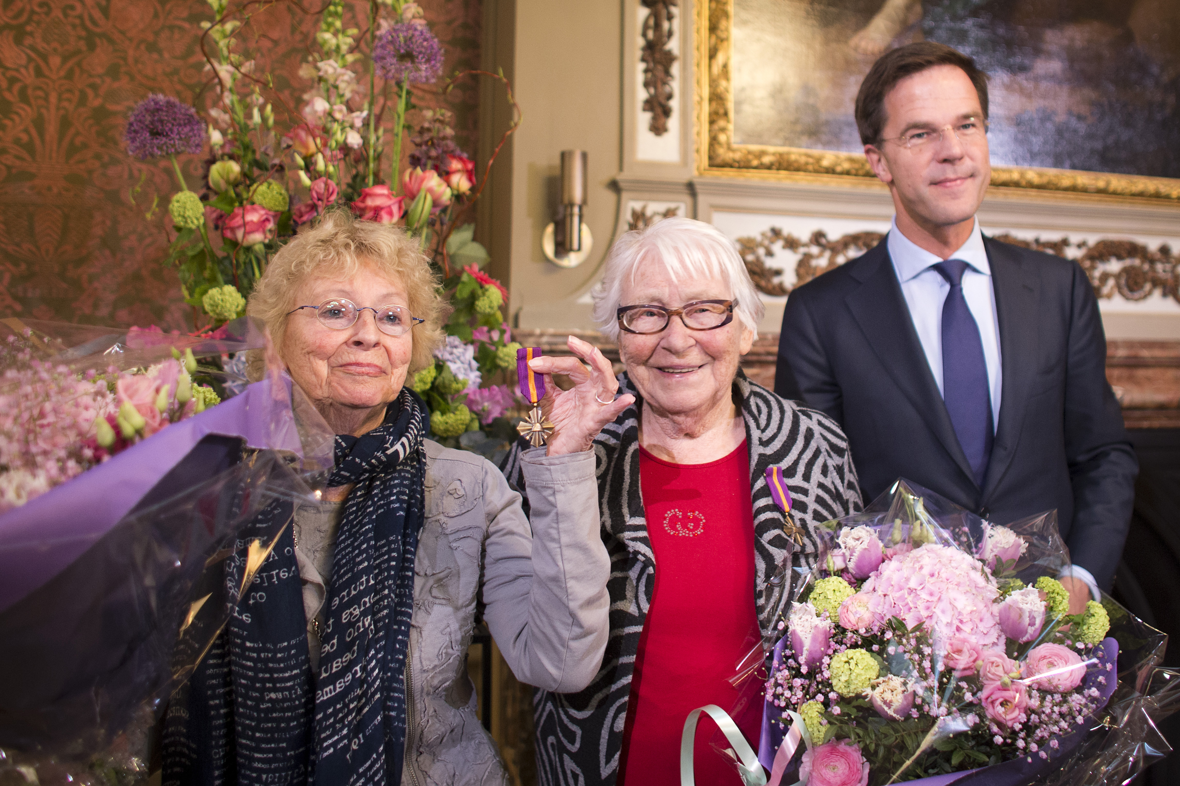 Truus Menger-Oversteegen (middle), with her sister Freddie (left) being awarded the Mobilization War Cross by Mark Rutte, the Dutch prime minister in 2014