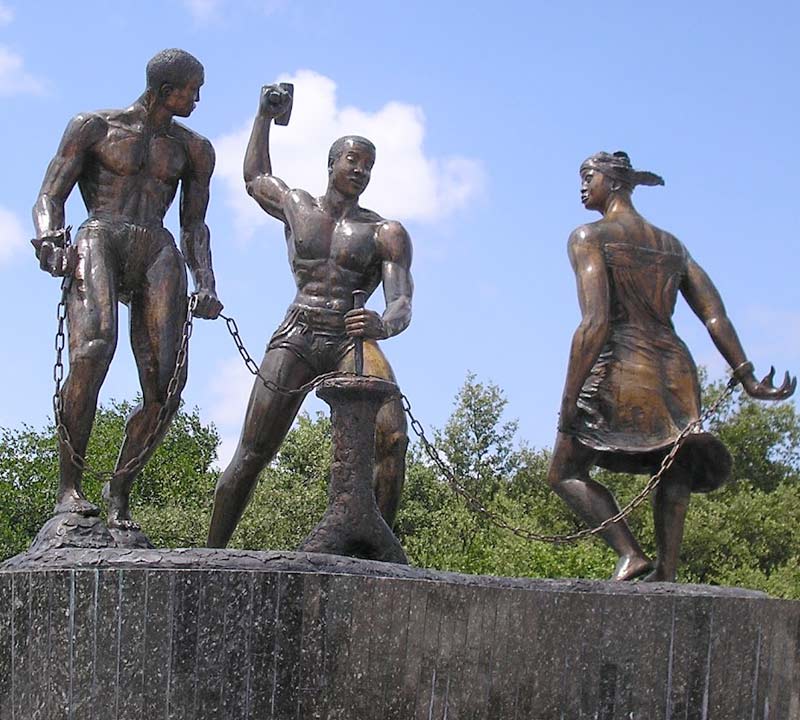A monument in remembrance of the Curaçao revolt, designed by Nel Simon. The statues were erected in the late 90s, in Willemstad, Curaçao, the same location of Tula’s execution.