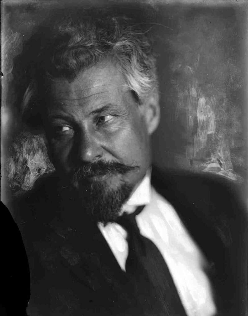 Portrait of Minister VM Chernov in Petrograd, 1917. Projection print from the negative, black and white; 18x24 cm. - Portrait, breastplate, 1/3 to the right, in a suit. From the Russian State Archive of Film and Photo Documents